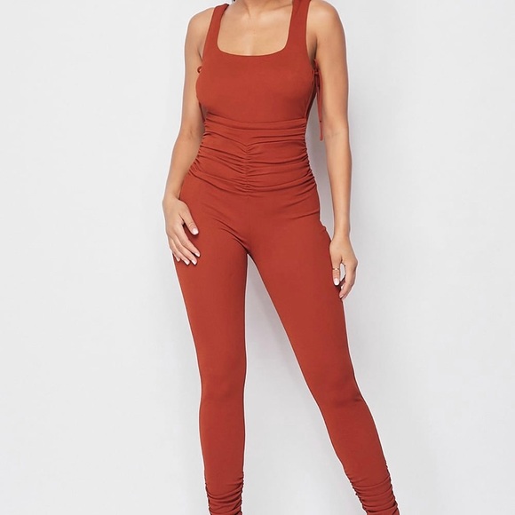 ۵ -RUCHED DETAIL SIDE CUTOUT  BODYCON JUMPSUIT🗝 - Picture 3 of 5